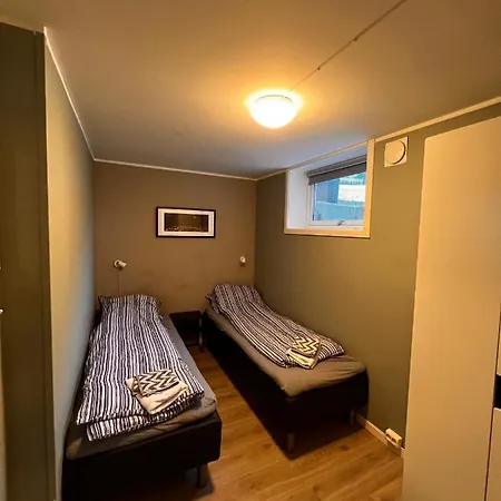 Close To Citycenter, 5 Beds. Apartment Tromso