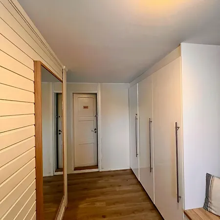 Close To Citycenter, 5 Beds. Apartment Tromso